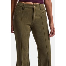 It's Basic Kadın Haki Flare Fit Pürüzsüz Dokulu Esnek Velvet Kadife Kumaş Pantolon