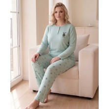 Temporium Kadın Kışlık Büyük Beden Curve Nakışlı Desenli Yakası Düğmeli Uzun Kollu Pijama Takımı