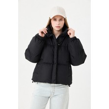 Kadın Siyah Oversize Dik Yaka Şişme Mont