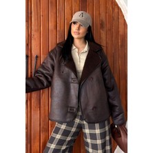 AKD Atelier  Kadın Lamine Mont Içi Peluş Çift Cepli Uzun Kollu Düğmeli Düşük Omuz Kürklü Oversize Ceket Mont