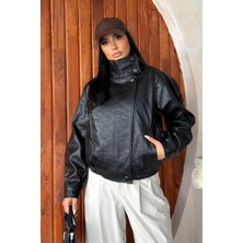 AKD Atelier Kadın Deri Ceket Oversize Dik Yaka Çift Cepli Fermuarlı Düğmeli Apoletli Uzun Kollu Suni Deri Ceket Mont
