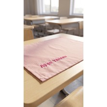 Kişiye Özel Isim Nakışlı Duck Kumaş Beslenme Örtüsü 45X35 cm – Su ve Leke Tutmaz Kumaş