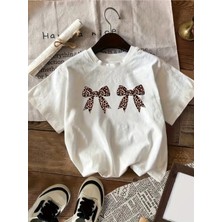 Reelteks Kadın Leopar Desenli Fiyonk Baskılı Beyaz T-Shirt
