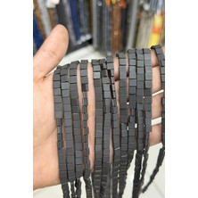 Uçar Doğal Taş Hematit Taşı Yassı Kare Kanallı Kesim Mat Siyah 6x6mm Doğal Taş Dizi