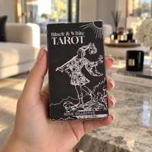 Tanem Mall Black & White Tarot Kartları – 78 Kart ve Rehber Kitapçıklı Kutulu Tarot Destesi