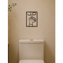 Dekor Atölye Klozet Üzeri Burun Tıkayan Komik Duvar Dekoru – Eğlenceli Banyo Dekorasyonu