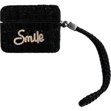 Store Airpods Pro/pro 2 ile Uyumlu Kumaş Dokulu Taş Detaylı Askılı Kılıf – "smile", "goodluck" ve Ayıcık Figürlü Şık Tasarımlar (Smile Siyah)