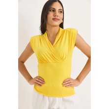 Juuuj Sarı Polyester Kumaş Kruvaze Yaka Vatkalı Sıfır Kol Göğüs Altı Büzgü Detaylı Bluz