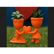 Uravas Store 3D Baskı Aşk Saksısı - Kalp Tutan Çift Figürlü Dekoratif Saksı - Turuncu