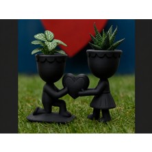 Uravas Store 3D Baskı Aşk Saksısı - Kalp Tutan Çift Figürlü Dekoratif Saksı - Siyah