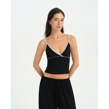 Ayma Active Siyah EcoVero™ Viskoz V Yaka İnce Askılı Göğüs Pedli Kontrast Biyeli Askılı Bluz