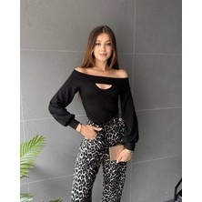 Nido Moda Kayık Yaka Dekolte Detaylı Kolu Manşetli Bluz