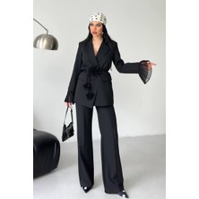 AKD Atelier Kadın Ceket Pantolon Takım Elbise Şık Bol Paça Nervürlü Kolu Tül Detaylı Çiçekli Bağcık Kemerli Blazer Ceket Pantolon Alt Üst Takım