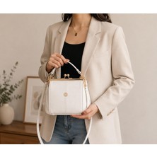 RoseBuy Bags Kadın Beyaz Gold Detaylı Burslu Çapraz Askılı Omuz Çantası