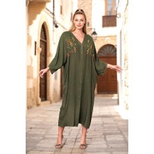 Keyifli Moda Haki V Yaka Önü Nota Nakışlı Cepli Oversize Uzun Gömlek Elbise (Beden Seçiniz: Standart / Renk Seçiniz: Haki)