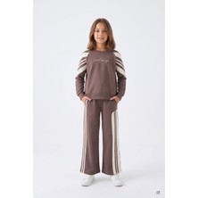 Cansın Mini Kahverengi Kız Çocuk Yazı Baskılı Şerit Detaylı Geniş Paça Eşofman Takımı 24939