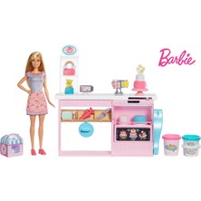 Barbie'nin Sarışın Bebekli Pasta Dükkanı Oyun Seti Mutfak Tezgahı ve Oyun Hamuru ile Eğlenceli Deneyim