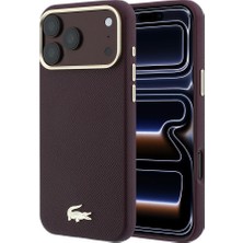 iPhone 18 Pro Kılıf Lacoste Lisanslı M-Safe Pvc Yarı Pike Ikonik Timsah Dokuma Logolu Kapak Bordo