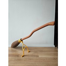 Axelon Life Size Nimbus 2000 – Harry Potter Süpürgesi ve Standı