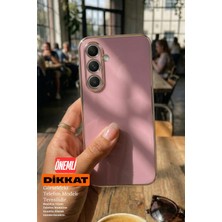 Emybox Samsung Galaxy A73 Uyumlu Yumuşak Silikon Kamera Korumalı Gold Kenarlı Telefon Kılıfı Kapak
