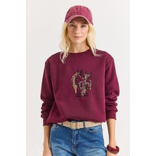Juuuj Bordo Üç Iplik Kumaş Bisiklet Yaka Düşük Omuz Rahat Form Nakış Detaylı Sweatshirt