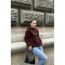 Juuuj Kahverengi Peluş Dokulu Pamuklu Kapüşonlu Düşük Omuz Kanguru Cepli Nakış Işlemeli Sweatshirt