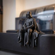 Magicland Darth Vader Raf Kenarı Oturan Figür - Dekoratif Masaüstü ve Raf Süsü