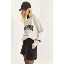 Juuuj Beyaz Dokuma Üç Iplik Şardonlu Bisiklet Yaka Regular Düz Kesim Baskılı Sweatshirt