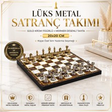 Elifeshop Lüks Metal Satranç Takımı Krom Figürlü 20X20 cm Kehribar Tahta Dekoratif Koleksiyon Hediye Seti Özel