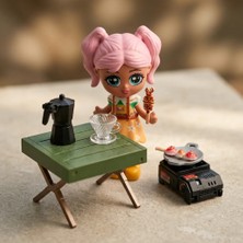 Piknik Oyuncak Koleksiyon Figürü - Little Corner Kahve Molası Kız Figürü