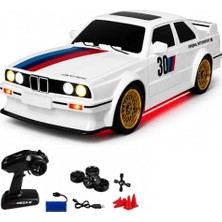 Trendexa Kasa, Uzaktan Kumandalı Retro Drift Arabası Retro Efsane 30 Km/h Sürat Yapabilen 4x4 Şarjlı Hız Ayarlı LED Işıklı 7 Farklı Renk 2 Farklı Mod (Beyaz)