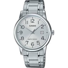 Casio Erkek Kol Saati; Gümüş Renkli Çelik Kordonu, Beyaz Kadranı, Siyah Rakamları ve Tarih Göstergesiyle Klasik Görünüm Sunar. Water Resist Ibaresi ve Analog Tasarımı Günlük Kullanıma Çok Da Uygundur.