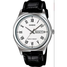 Casio Erkek Kol Saati; Beyaz Kadranı, Gümüş Renkli Yuvarlak Kasası ve Siyah Deri Görünümlü Kordonuyla Klasik Bir Stil Sunar. Roma Rakamlı Kadran ve Gün-Tarih Göstergesi Kullanım Kolaylığı Sağlar.