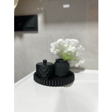Minuzu Banyo Düzenleyici Set 3'lü — Yuvarlak Tepsi, Kapaklı Kutu ve Vazo, Mat Siyah Dekoratif Obje