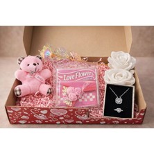 Sepetten Eve Hediye Kutusu Mini Buket Hot Flowers Ayıcık Sonsuzluk Gülü Yonca Set