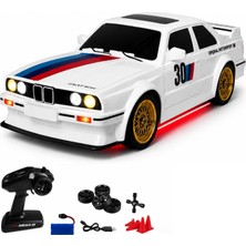 Happy Trend Kumandalı Retro Drift Arabası Retro Efsane Kasa 30 Km/h Sürat Yapabilen 4x4 Şarjlı Hız Ayarlı LED Işıklı 7 Farklı Renk 2 Farklı Mod (Beyaz)
