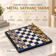 Elifeshop Lüks Metal Satranç Takımı Krom Figürlü 20 x 20 cm Mavi Mermer Desenli Dekoratif Özel Hediye Seti