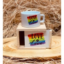 Store Love Is Love Ahşap Kutulu Kupa