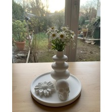 Ferdali Modern Beyaz Dekoratif Set – Baloncuk Vazo, Papatya Mum Figürü ve Kurukafa Obje