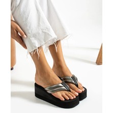 İncila Pearla Nora Yüksek Platform 7cm Siyah Deri Görünümlü Kadın Parmak Arası Plaj Terlik Flip Flops