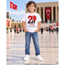 Alfa Tshirt Cumhuriyetle Büyüyorum – 29 Ekim Cumhuriyet Bayramı Dtg Baskılı Beyaz Tişört