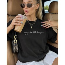Auralook Kadın Kısa Kollu Önü Yazı Baskılı Basic Viskon Bluz