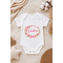 Perfect Mega Store Kız Bebek Kişiye Özel Isimli Zıbın – Pembe Gül Çelengi ve Fiyonk Desenli Kısa Kollu Bebek Body