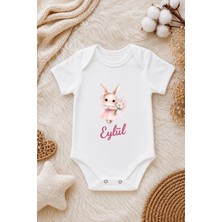 Perfect Mega Store Kız Bebek Kişiye Özel Isimli Zıbın – Çiçek Buketli Sevimli Tavşan Temalı Kısa Kollu Bebek Body
