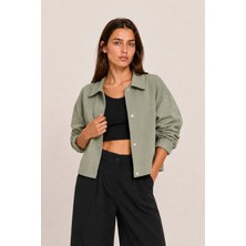 Maisonrae Kadın Çağla Yeşili Oversize, Polo Yaka, Çıtçıtlı, Pamuklu Gabardin, Kısa Mevsimlik Ceket