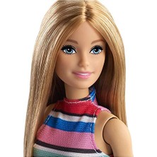 ve Muhteşem Aksesuarları Barbie Bebek ve Muhteşem Aksesuarları - Bebek ve 11 Adet Aksesuar Dahil FVJ42