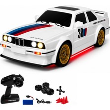 Uzaktan Kumandalı Retro Drift Arabası Retro Efsane Kasa 30 Km/h Sürat Yapabilen 4x4 Şarjlı Hız Ayarlı LED Işıklı 7 Farklı Renk 2 Farklı Mod (Beyaz)