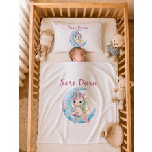 Pia Baby Isme Özel Kız Bebek Battaniye 80X80 cm ve Yastık Kılıfı 35X45 cm %100 Pamuk Organik Baskılı Bebek Seti Bebek Hediyesi