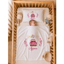 Pia Baby Isme Özel Kız Bebek Battaniye 80X80 cm ve Yastık Kılıfı 35X45 cm %100 Pamuk Organik Baskılı Bebek Seti Bebek Hediyesi