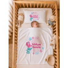 Pia Baby Isme Özel Kız Bebek Battaniye 80X80 cm ve Yastık Kılıfı 35X45 cm %100 Pamuk Organik Baskılı Bebek Seti Bebek Hediyesi